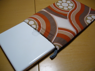 Pijama: eccolo indosso al mio fedele macbook