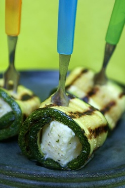 Ricetta: Involtini di zucchine e mozzarella marinata