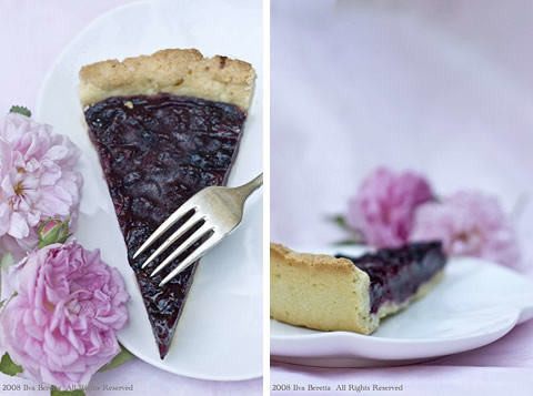 Crostata al rosmarino ripiena di frutti di bosco e zenzero