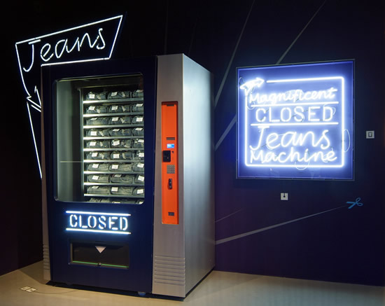 Un distributore automatico di Jeans