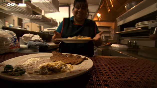 Gabby Martinez, proprietaria insieme a suo marito Francisco del ristorante La Cocina de Gabby a Tucson, Arizona