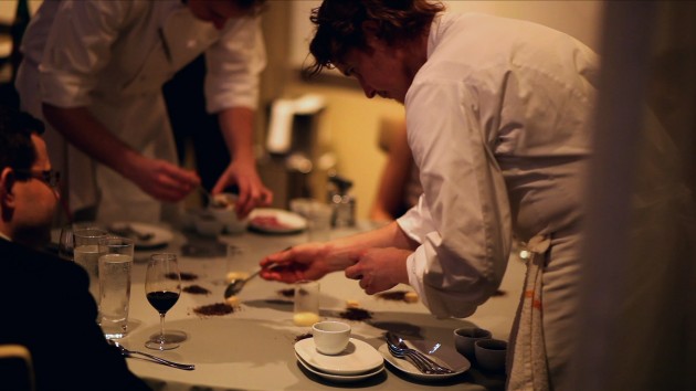 Grant Achatz di Alinea al lavoro