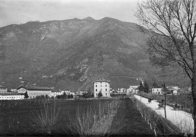 Follina, vista del Lanificio Paoletti in una foto d'epoca