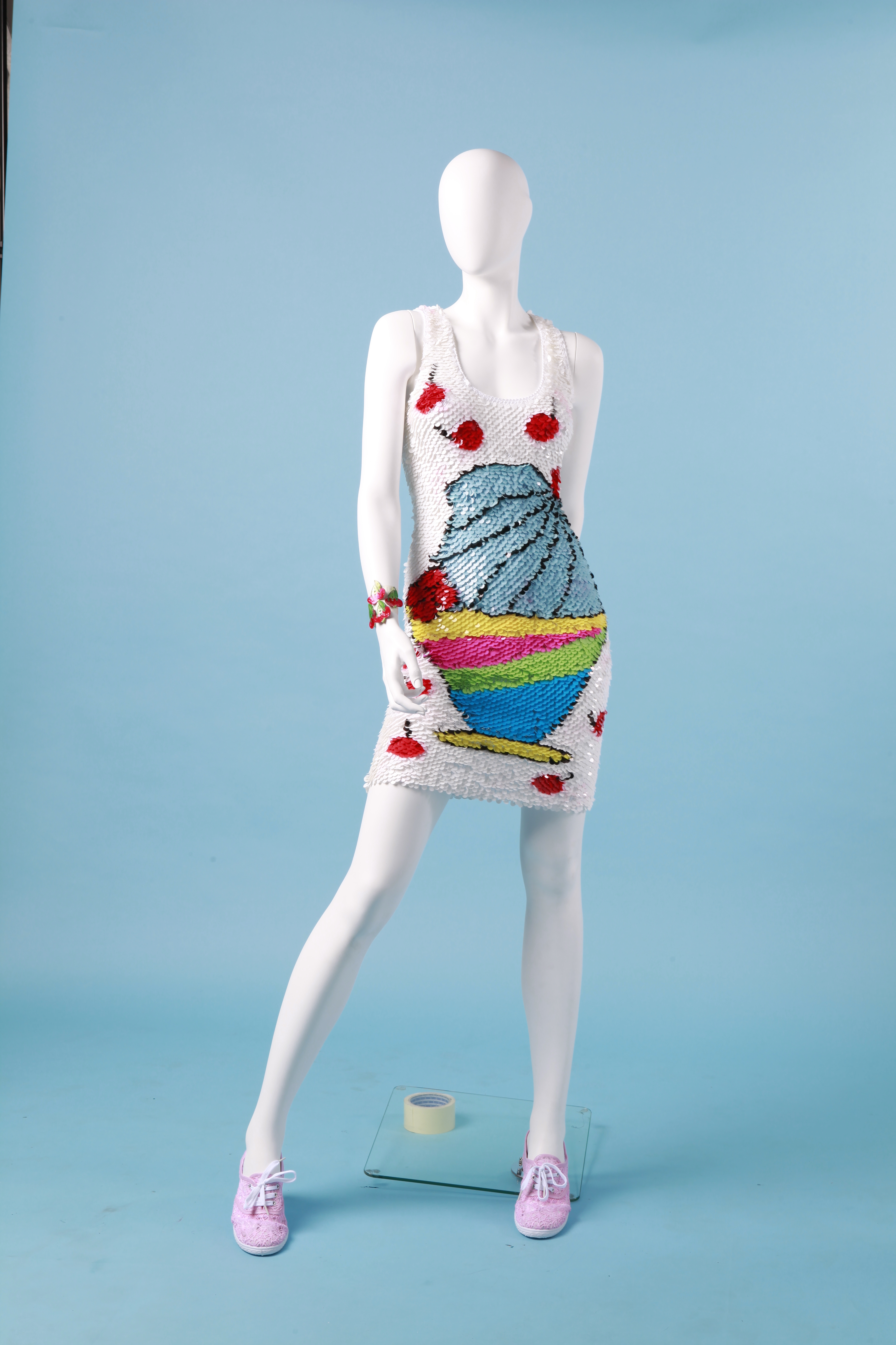 Enrico Coveri Collezione Primavera/Estate 2013 Abito in filo di seta tricot con paillettes. Courtesy Enrico Coveri