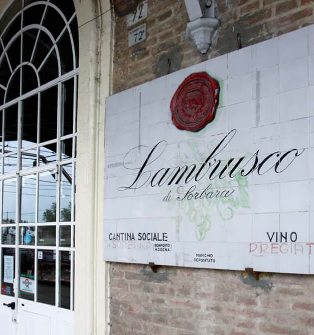 L’ingresso della cantina storica di Sorbara.