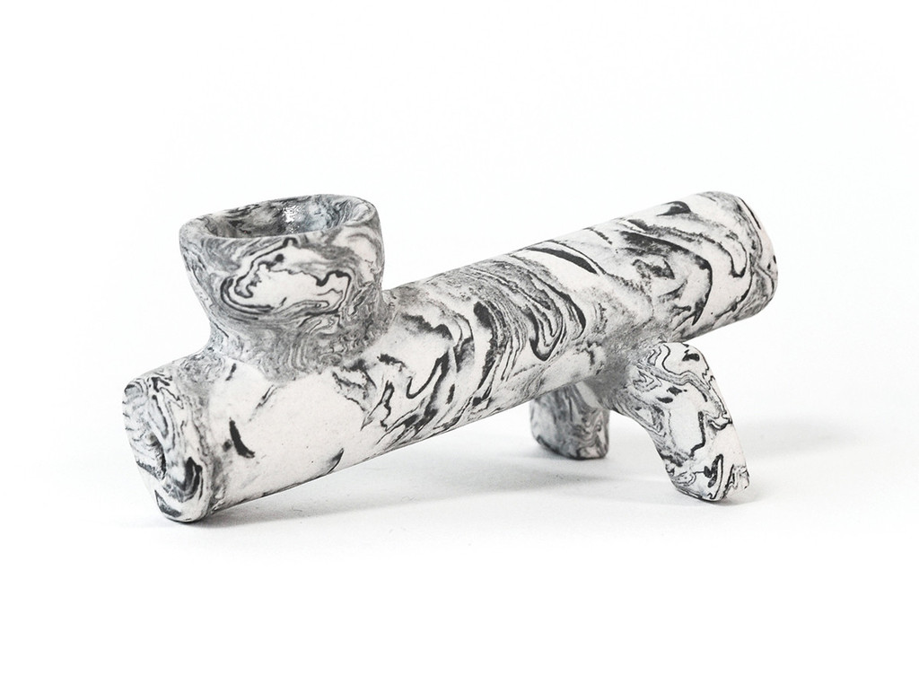 Marble Pipe, pipa in porcellana fatta a mano, design Leah Ball, made in Chicago (foto: Tetra)