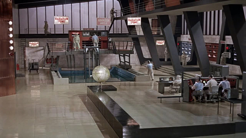“Licenza di uccidere (Dr. No)”, 1962, Sean Connery nel ruolo di James Bond, regia di Terence Young, scenografia di Ken Adam