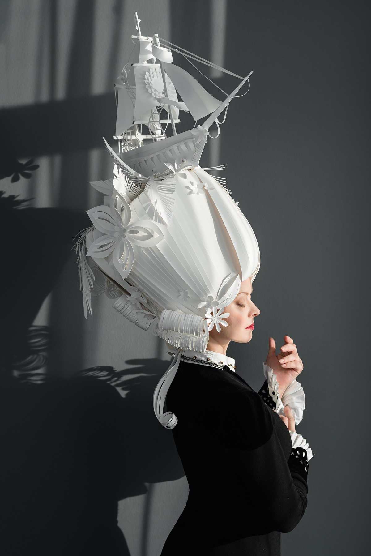 “Baroque paper wigs” paper artist: Asya Kozina photographer: Anastasia Andreeva photographer's assistant: Dina Kharitonova makeup: Marina Sysolyatina, Svetlana Dedushkina