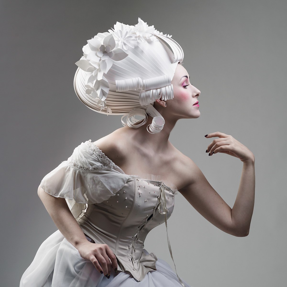 “Baroque paper wigs” paper artist: Asya Kozina photographer: Anastasia Andreeva photographer's assistant: Dina Kharitonova makeup: Marina Sysolyatina, Svetlana Dedushkina