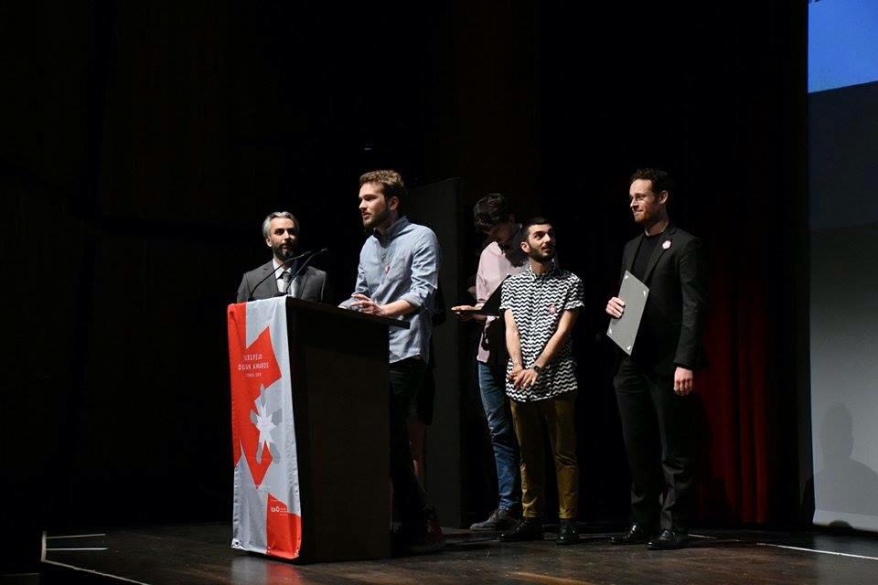 I ragazzi di Handkerchief parlano al pubblico (foto: European Design Award)