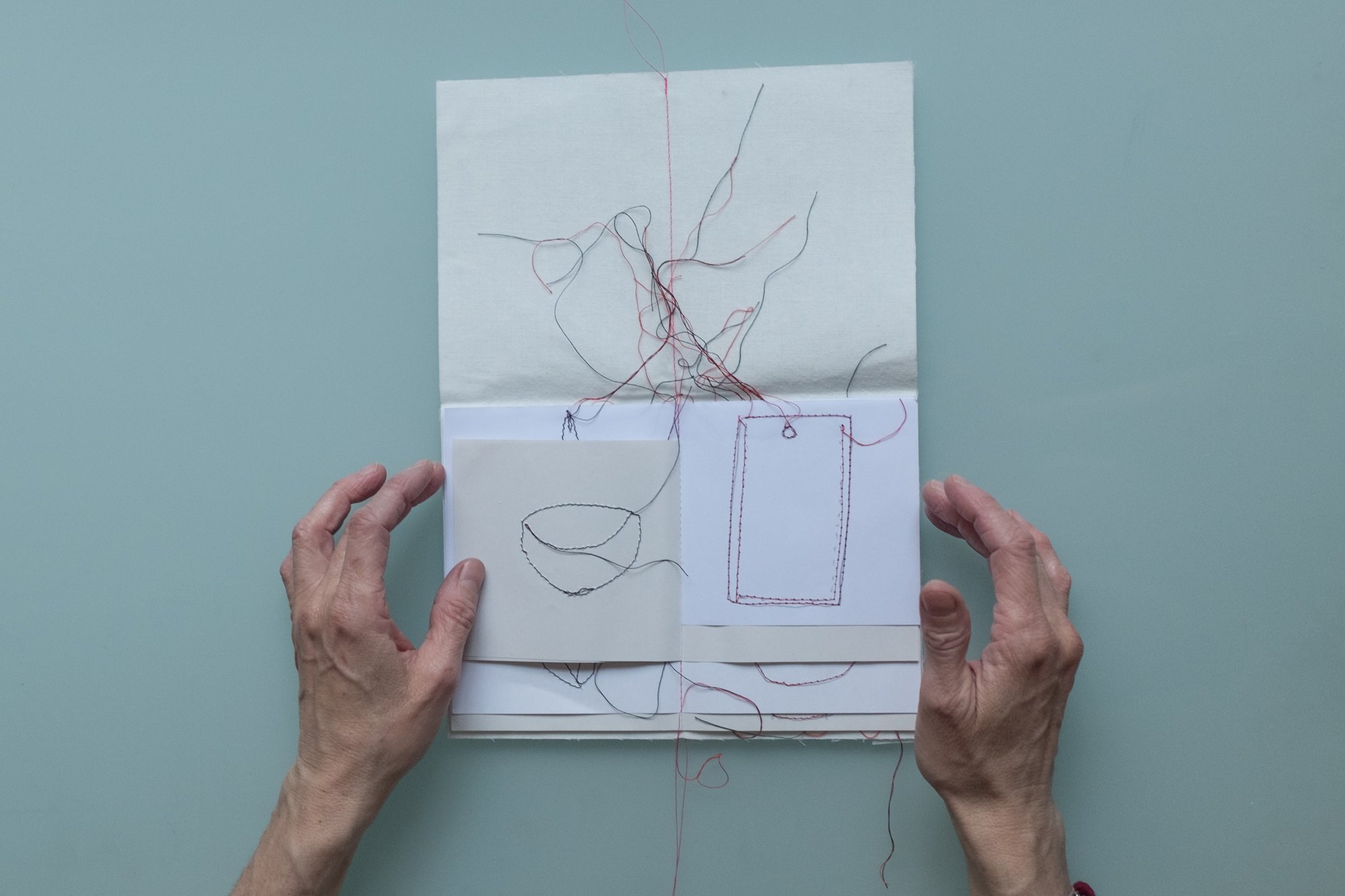 “I miei 10 oggetti...” Tacquino di Caterina von Weiss Milano,Italia | 2016 “Nella mia vita ho lavorato come tessitrice e ceramista. Ho una famiglia: un marito, Matteo, tre figli: Emilio Maddalena e Pietro. Avevo 2 gatti Nina e Ciro. Mi piace disegnare, fare passeggiate e andare al mare”. (courtesy: c-r-u-d)