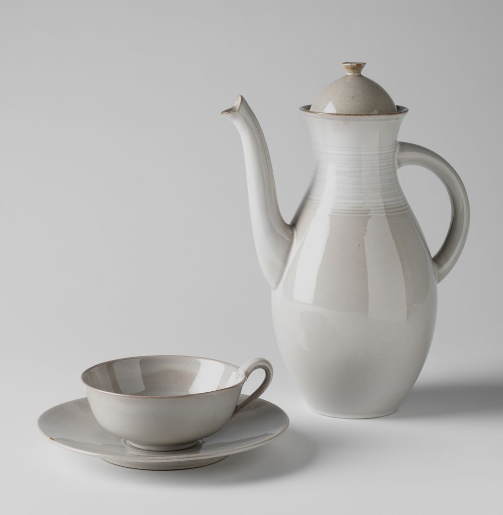Otto Lindig, “Coffeepot, designed 1928-29” (Harvard Art Museums/Busch-Reisinger Museum, Anonymous Gift)
