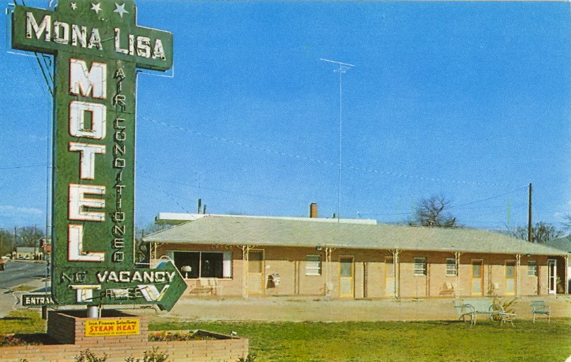 Mona Lisa Motel, South Carolina (courtesy Bad Postcards)