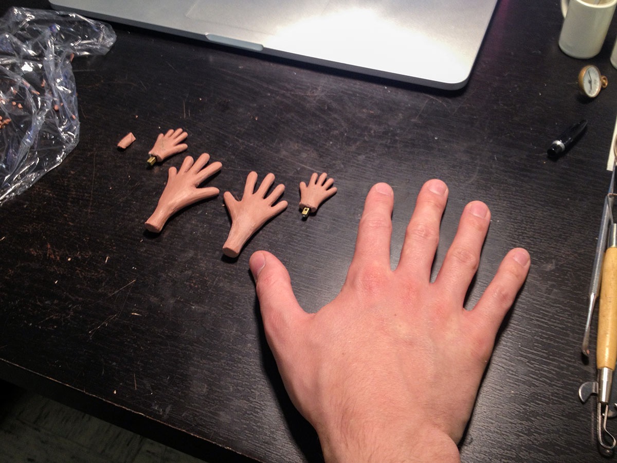 the_lighthouse-maquette-hands